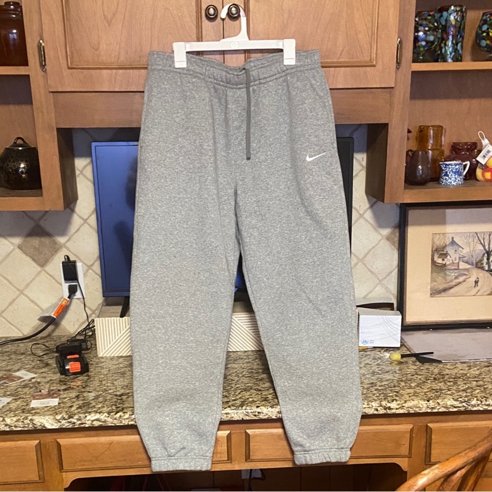 Nike Women’s Light Gray Joggers. XXL NWT